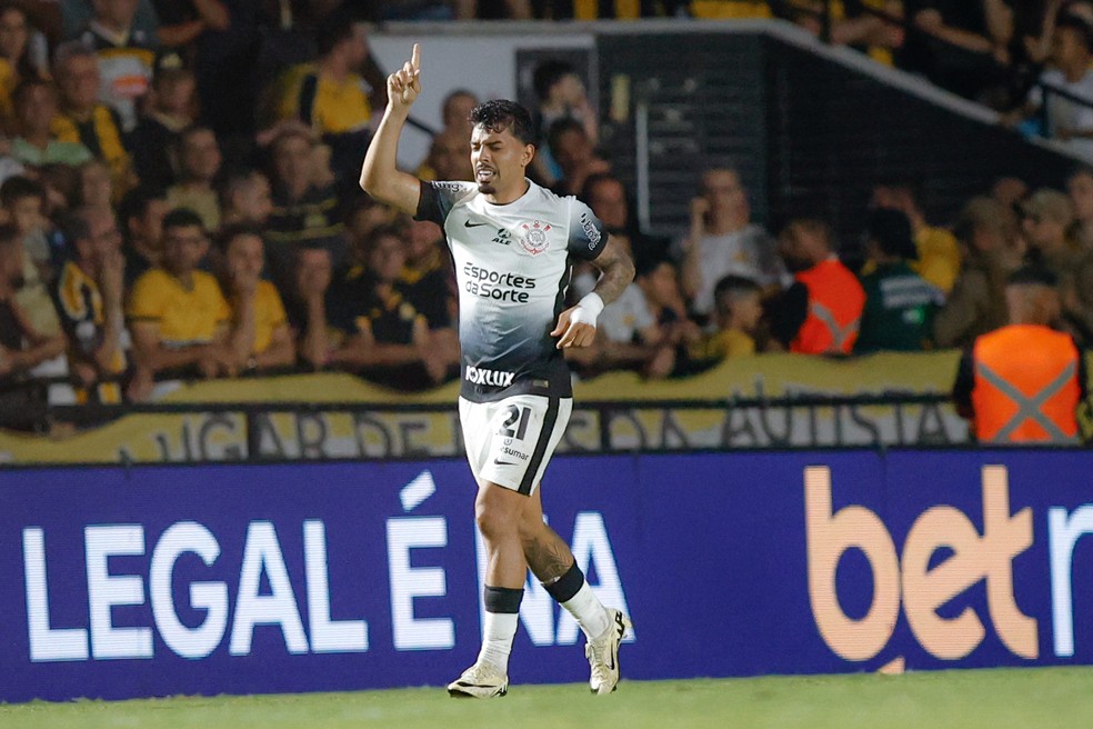 De esquecido no Paulista a titular absoluto: Matheus Bidu celebra volta por cima do Corinthians | corinthians | ge