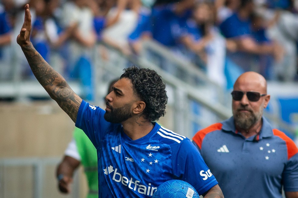 No Cruzeiro, mãe de Gabigol o defende de críticas: "Vai calar muito jornalista" | cruzeiro | ge