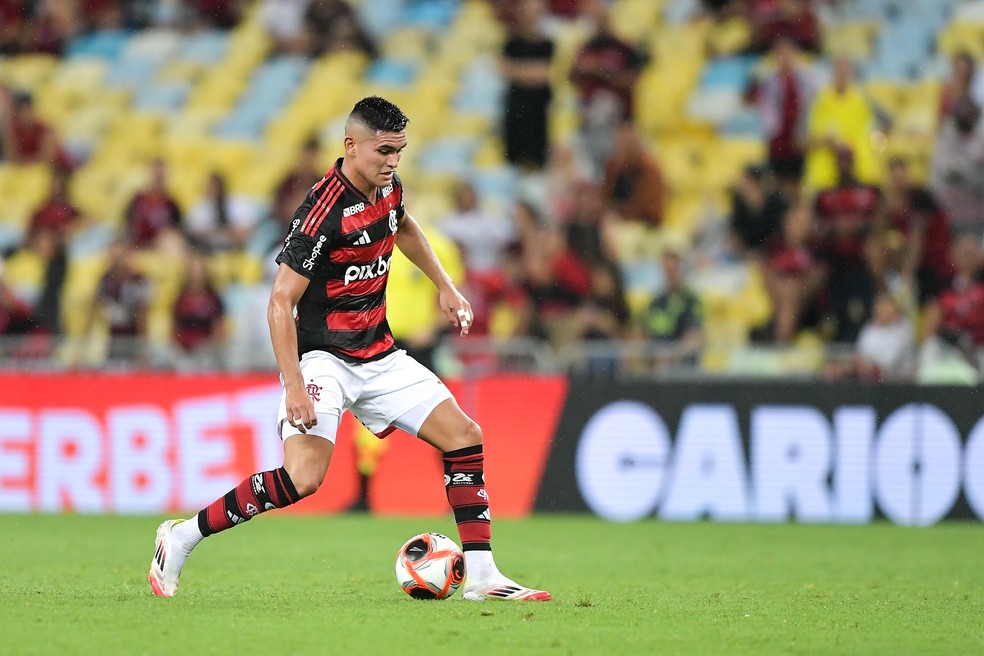 Flamengo empresta Alcaraz para o Everton, da Inglaterra | flamengo | ge