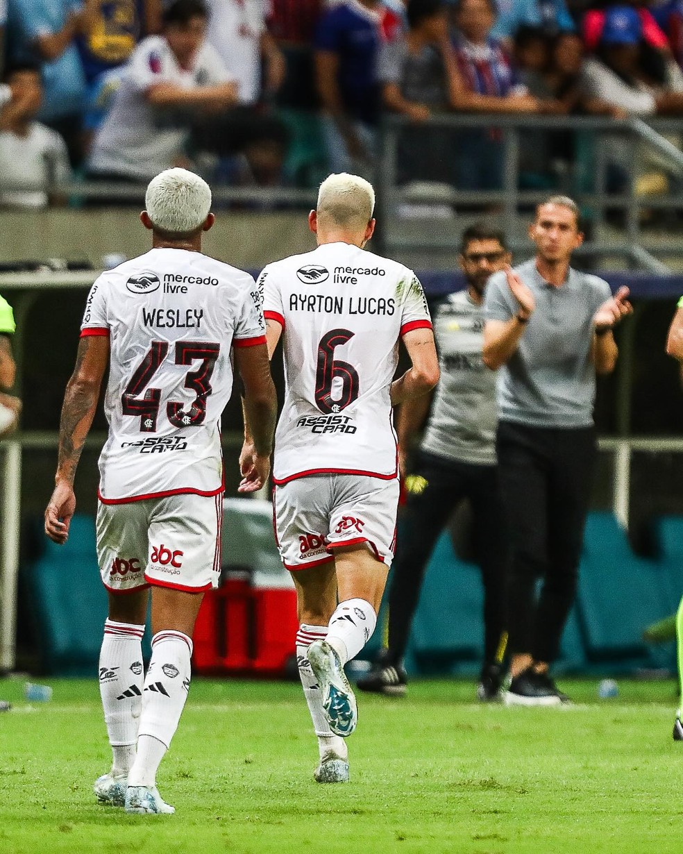 Ayrton Lucas diz que Filipe Luís é ídolo e destaca clareza de ideias no Flamengo: "Muito inteligente" | flamengo | ge