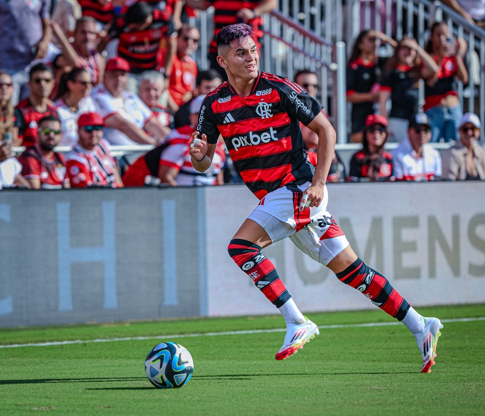 Análise: sem centroavante, Filipe Luís testa Alcaraz em nova função e mantém dúvidas no ataque do Flamengo | flamengo | ge