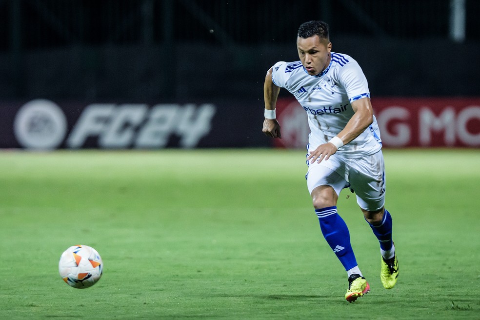 No Cruzeiro, Marlon coloca "ponto final" em polêmica na lateral | cruzeiro | ge