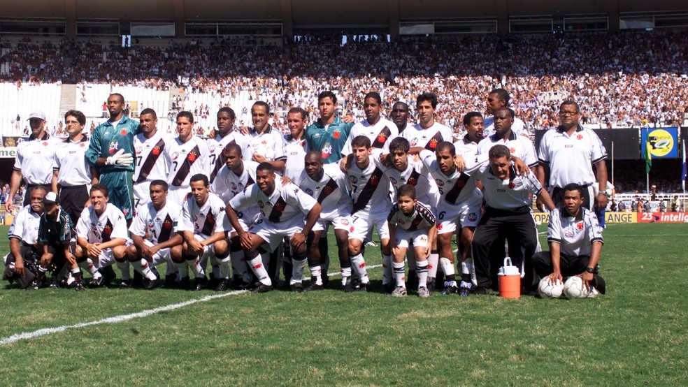 O dia em que o Vasco homenageou a TV de Silvio Santos na camisa da final do Brasileiro | vasco | ge