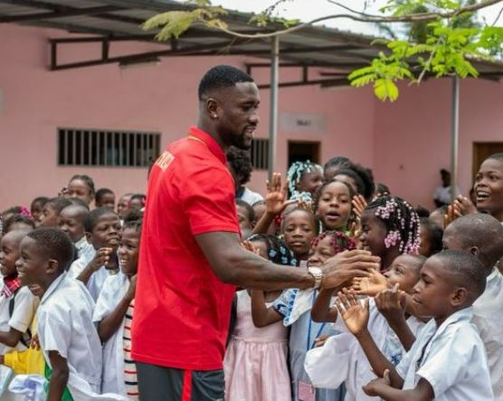 Bastos pede liberação da seleção de Angola para se apresentar mais cedo ao Botafogo | botafogo | ge