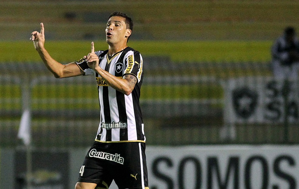 Ex-zagueiro Bolívar elogia intensidade do Botafogo: "Criciúma sabe o que vai enfrentar" | botafogo | ge