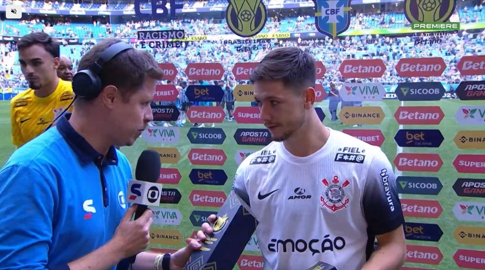 Rodrigo Garro, do Corinthians, recebe prêmios de melhor meia e Craque da Galera do Brasileirão | corinthians | ge