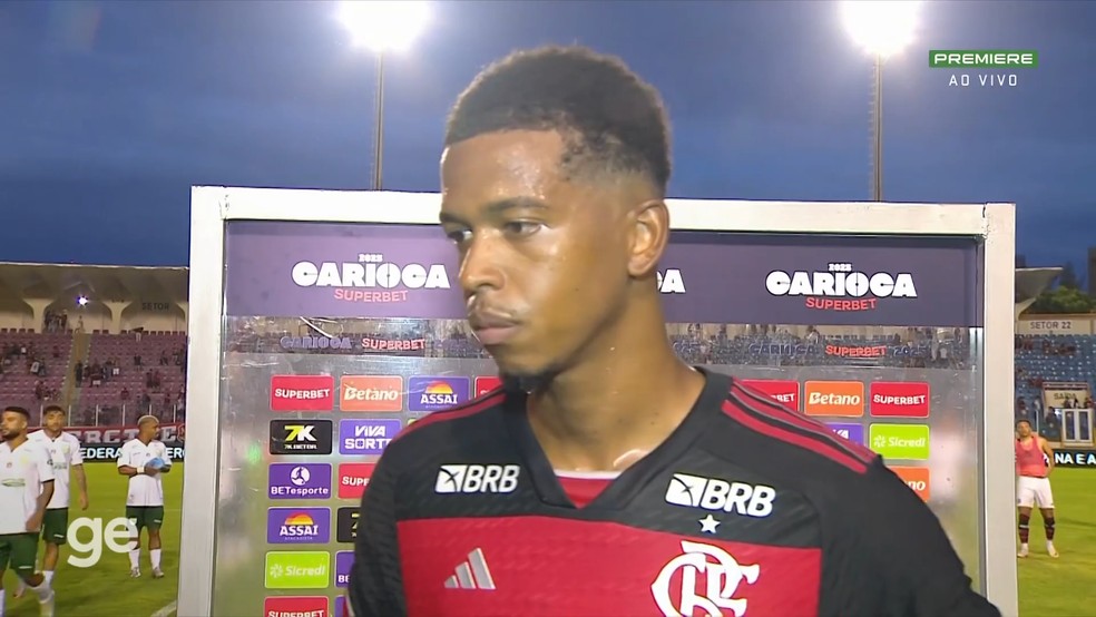 Carlinhos lamenta derrota e não garante permanência no Flamengo: "Não sei" | flamengo | ge