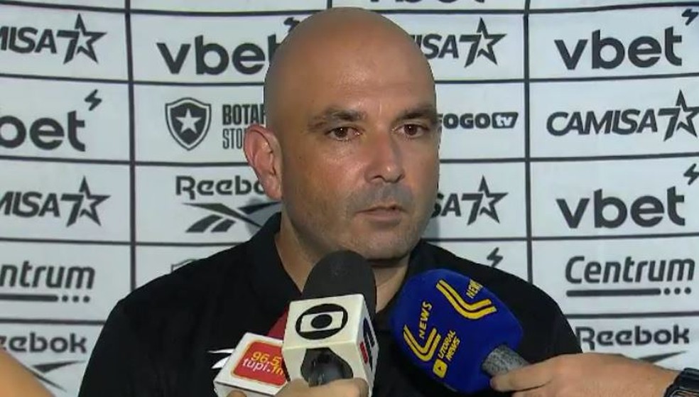 Carlos Leiria analisa segunda derrota do Botafogo no Carioca: "Não fomos efetivos" | botafogo | ge