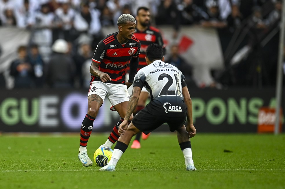 Maior lateral da história do Flamengo, Leandro manda vídeo a Wesley: "Sou seu fã, sempre acreditei" | flamengo | ge