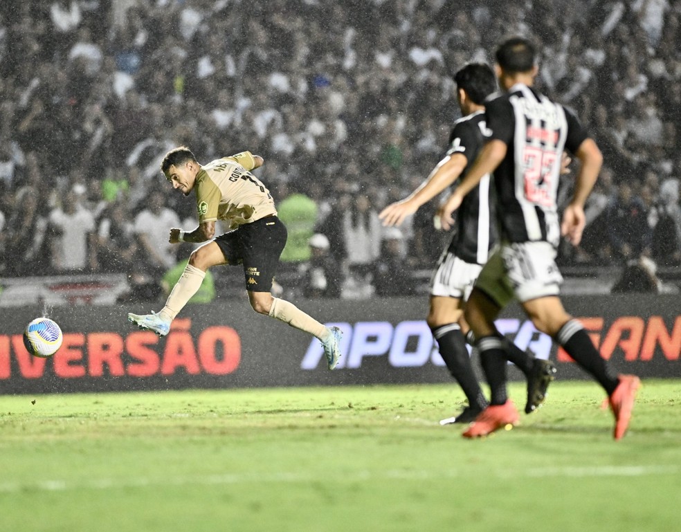 Coutinho diz que vitória do Vasco deixa "imagem boa" e projeta 2025: "Buscar coisas maiores" | vasco | ge