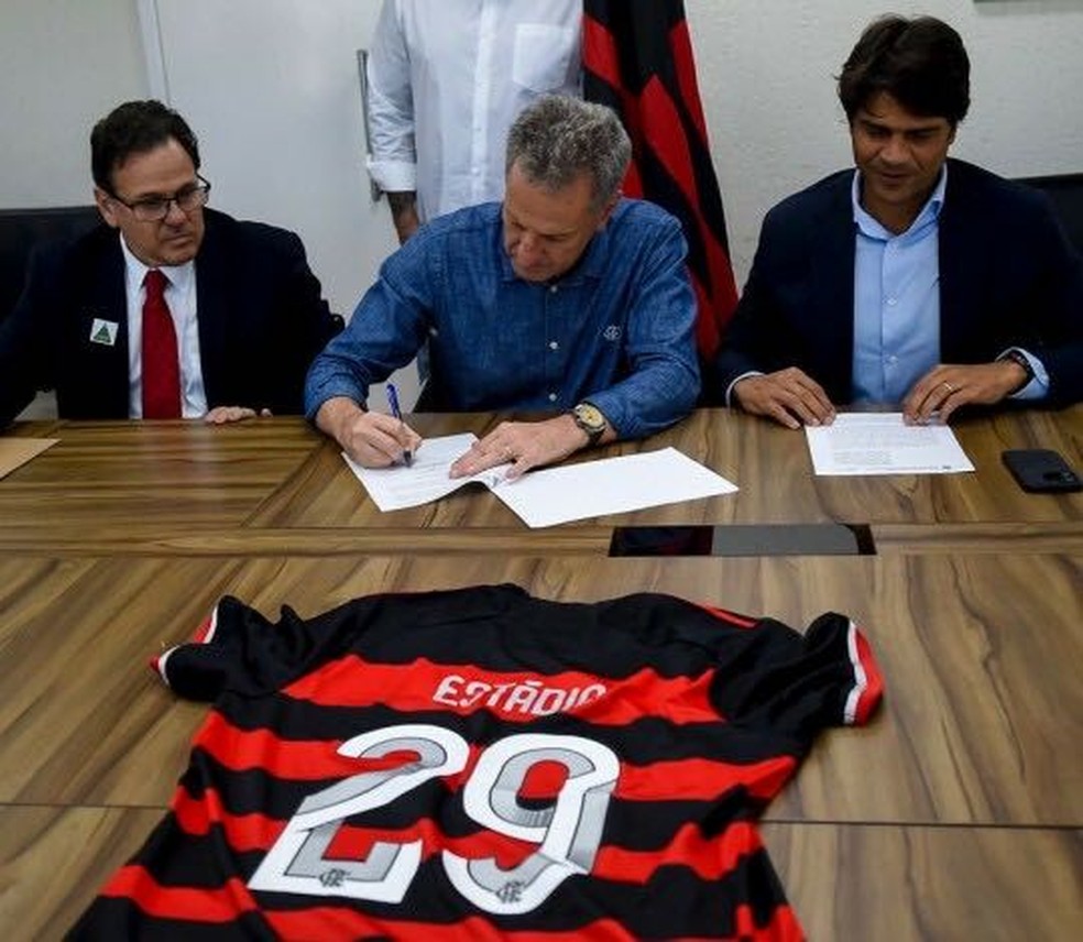 Flamengo assina termo da promessa de compra e venda do terreno do Gasômetro | flamengo | ge