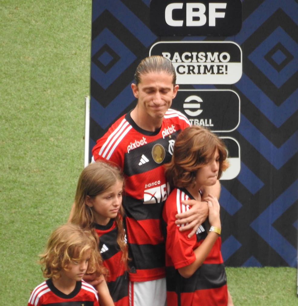 Mosaico, taças no campo e choro: há um ano, contra o mesmo Cuiabá, Filipe Luís se despedia do Flamengo | flamengo | ge