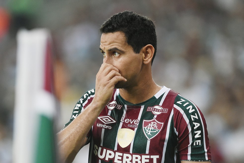 Ganso lamenta a eliminação do Fluminense: "Entregamos dois gols para eles" | fluminense | ge