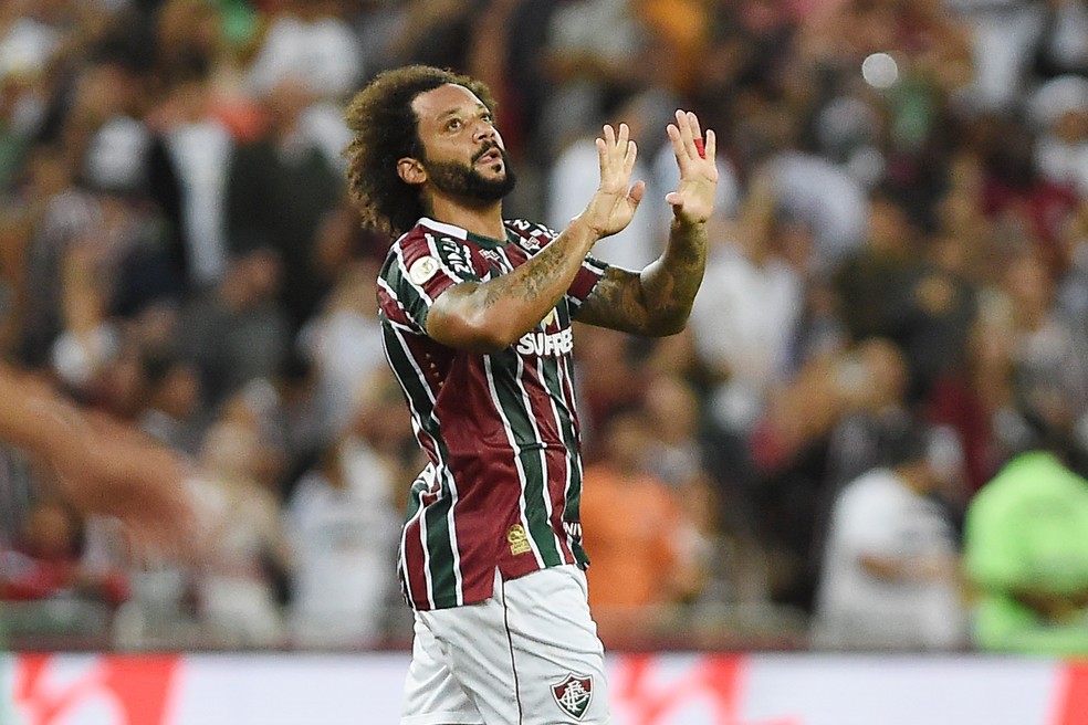 Bastidores: Marcelo estica a corda no dia a dia, e jogadores apoiam Fluminense e Mano em rescisão | fluminense | ge