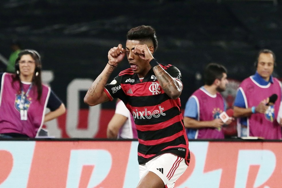 Bruno Henrique diz que foi agredido por Gatito após Botafogo x Flamengo: “Soco pelas costas de um covarde” | flamengo | ge