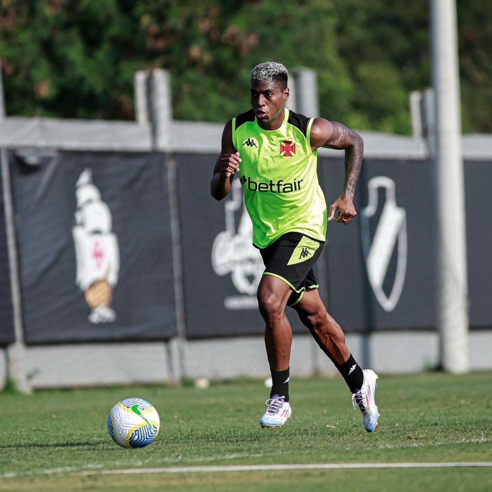 Emerson Rodríguez não é relacionado pelo Vasco e está fora do clássico contra o Botafogo | vasco | ge