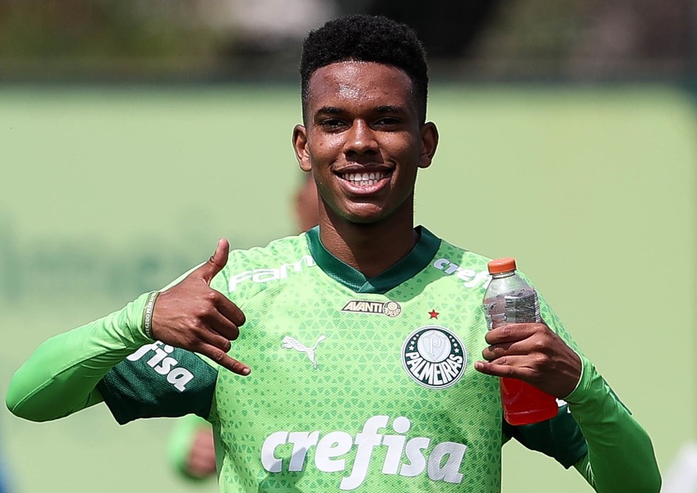 Palmeiras fica perto do retorno de Estêvão; saiba quando ele pode ser relacionado | palmeiras | ge