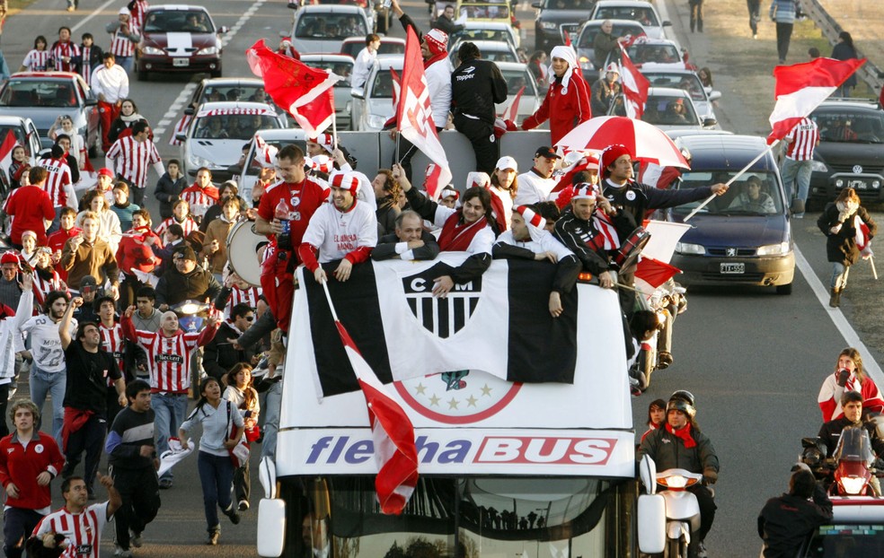 Saiba o que aconteceu com a bandeira do Atlético-MG que estampou título de time argentino na Libertadores | atlético-mg | ge