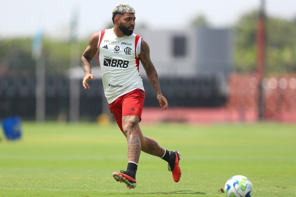 Gabigol e Arrascaeta vão a campo em treino do Flamengo, e De la Cruz faz academia | flamengo | ge