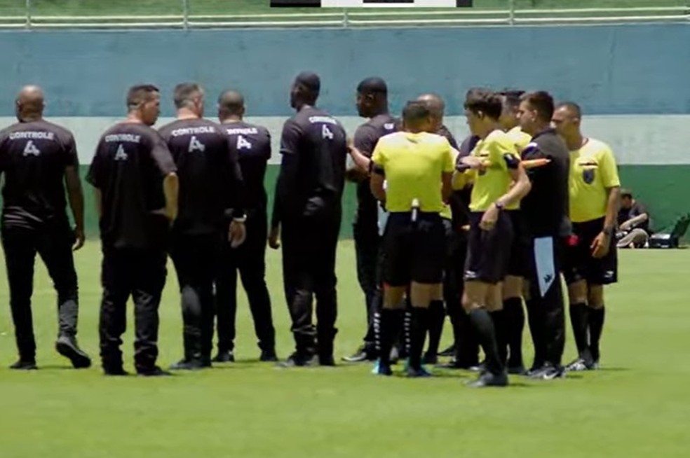 Final do Carioca Sub-17 entre Vasco e Flamengo termina com confusão e quatro expulsos | vasco | ge