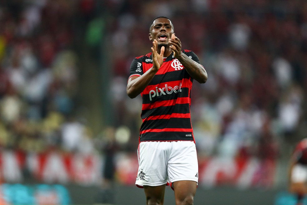 Do encantamento à parceria com o "paizão" Gerson, Evertton Araújo vibra com 2024 no Flamengo: "Sonho" | flamengo | ge