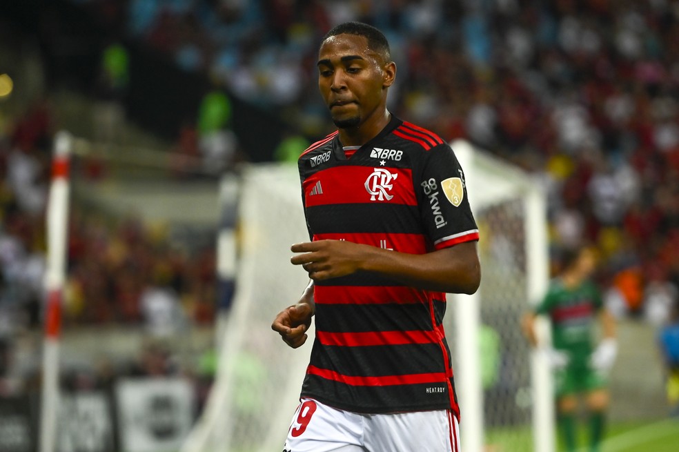 E o Lorran? Mesmo fora da barca, meia-atacante não deve ser mais usado pelo Flamengo | flamengo | ge