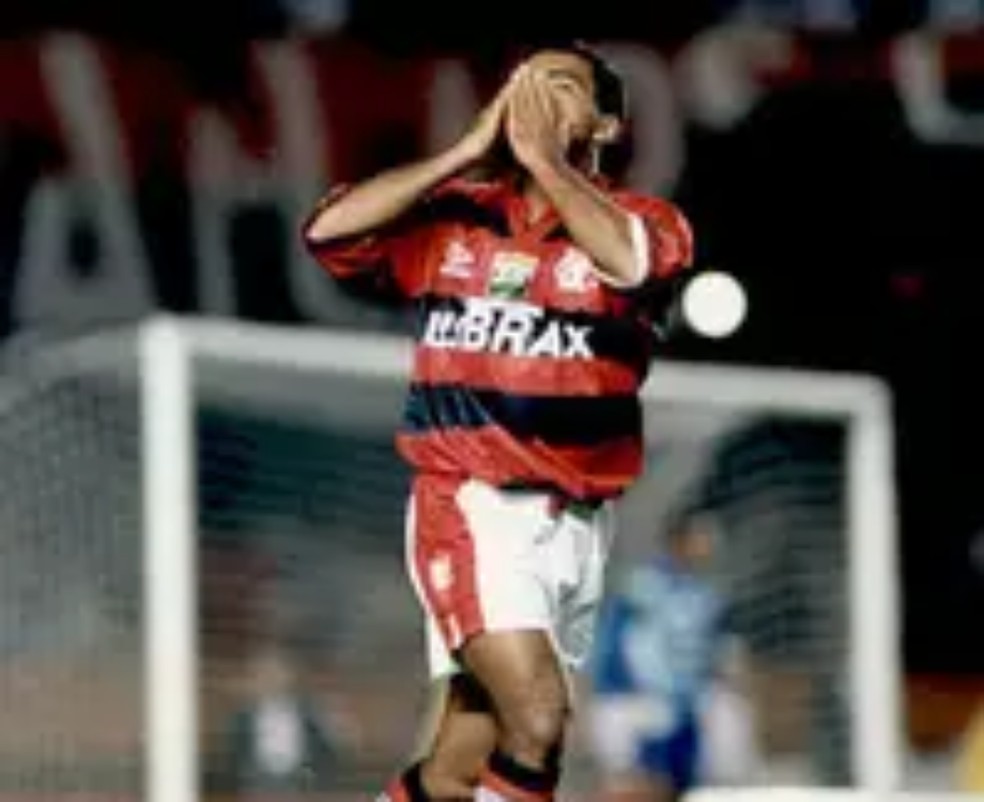 Despedida do Adriano: Romário usará camisa do Flamengo no Maraca após 25 anos; veja a 10 do Imperador | flamengo | ge