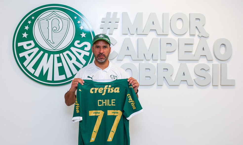 Lembra dele? Ex-lateral do Palmeiras, Figueroa inaugura escola de futebol do clube no Chile | palmeiras | ge