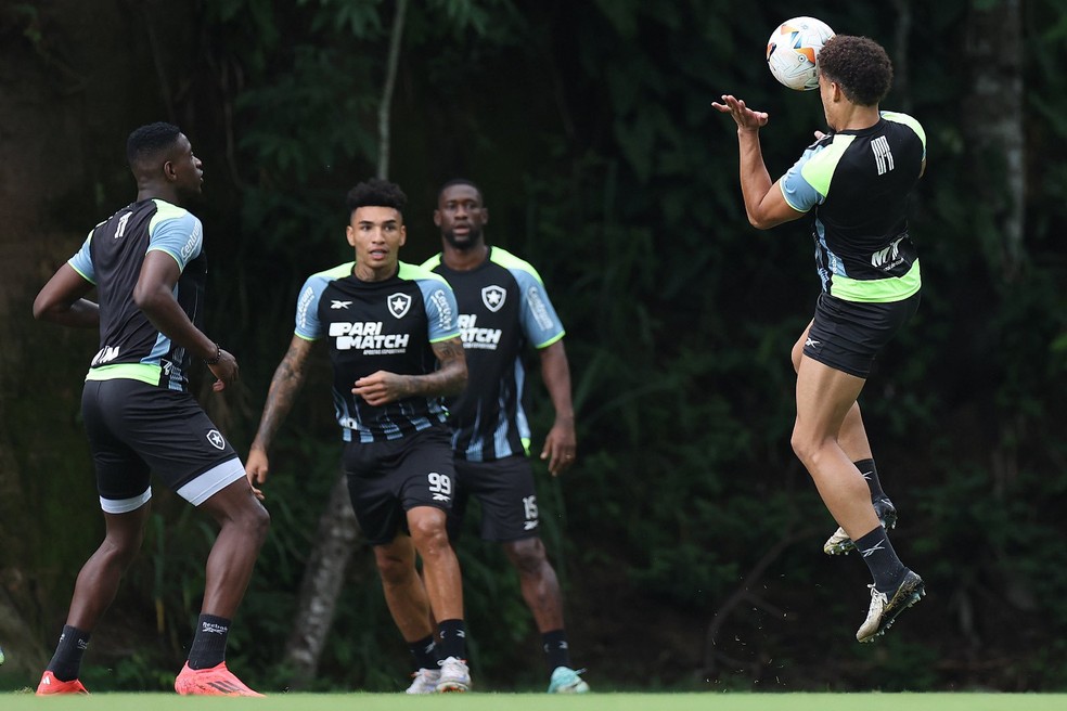 Vídeos, alerta para postura do Peñarol e ambiente blindado: como o Botafogo se prepara para Libertadores | botafogo | ge