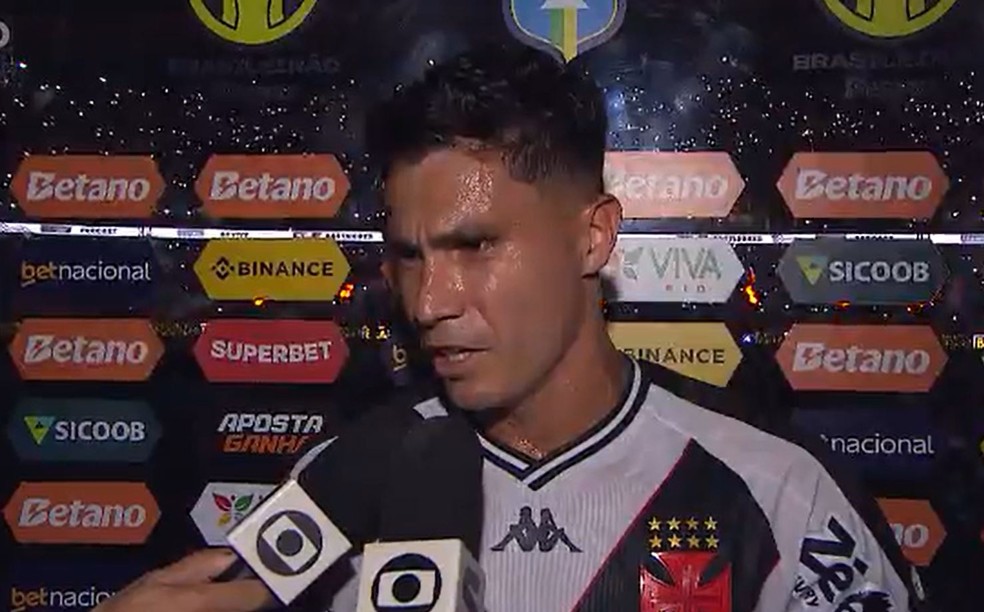 Galdames lamenta erros do Vasco em derrota para o Botafogo: "Não podemos cometer" | vasco | ge