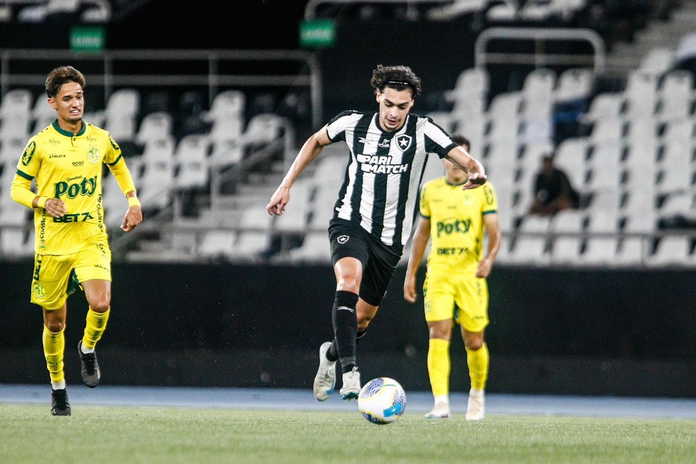 Matheus Nascimento supera lesão e encontra no sub-23 do Botafogo a chance retomar espaço no elenco principal | botafogo | ge