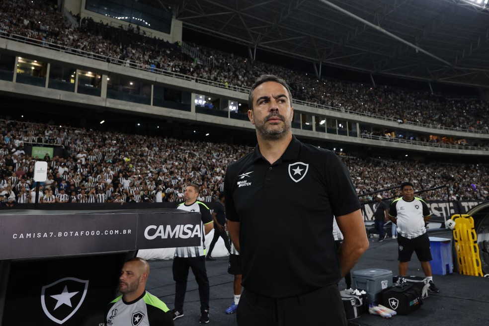 Mesmo com perda da liderança, Botafogo mantém otimismo por final de ano com dois títulos | botafogo | ge