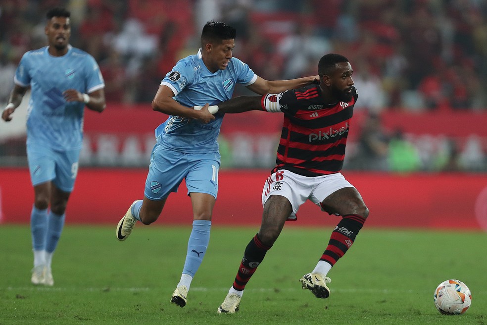 Gerson despreocupa torcida do Flamengo após mancar no fim do jogo: "Recuperar porque domingo é guerra" | flamengo | ge