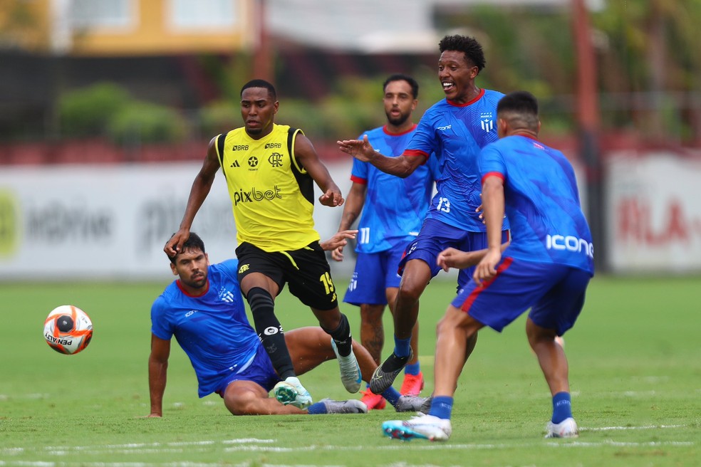 Flamengo vence jogo-treino contra o Maricá no Ninho do Urubu | flamengo | ge