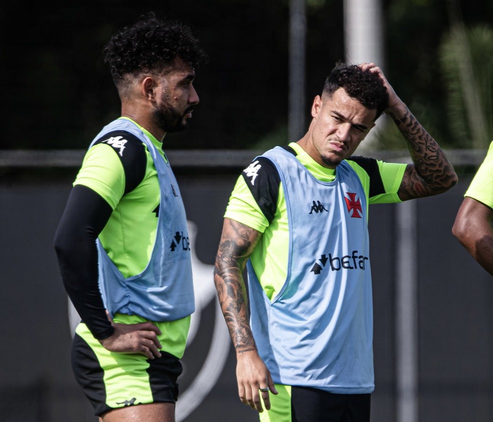 Coutinho ou Payet? Quem deve ser o titular no meio-campo do Vasco? Vote | vasco | ge