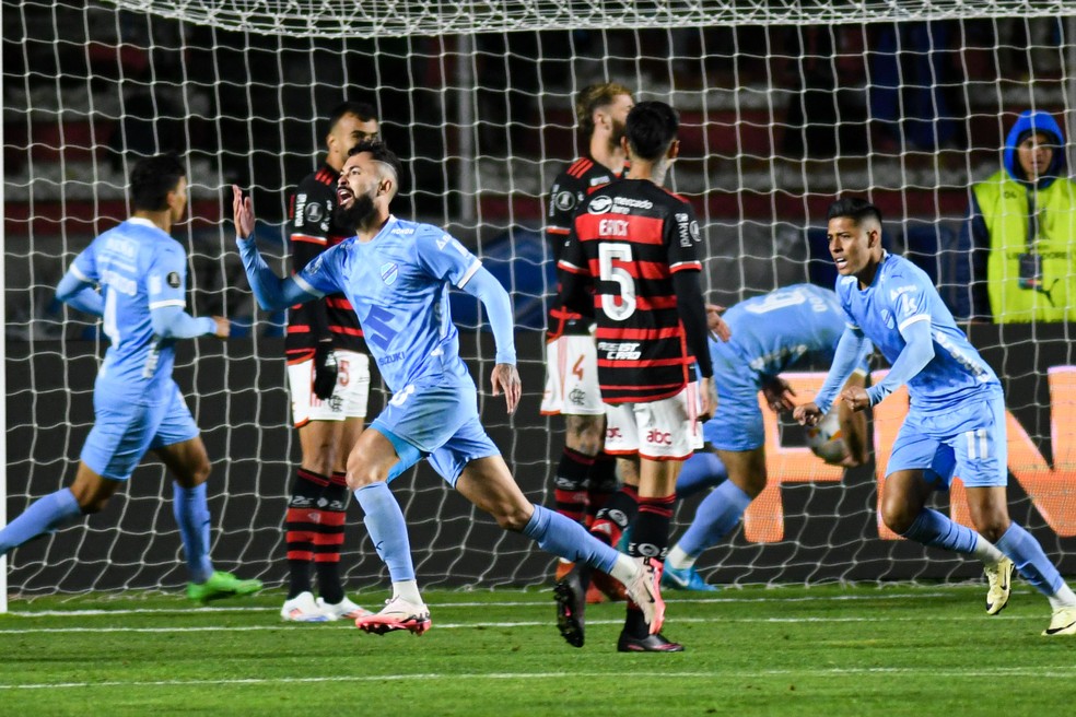 Gols sofridos "em replay" ligam alerta no Flamengo, apesar da classificação | flamengo | ge