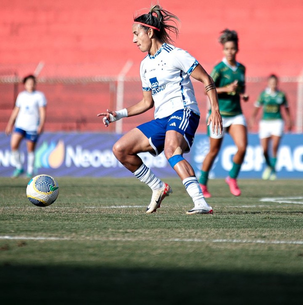 Atacante do Cruzeiro Feminino passa por cirurgia no joelho | cruzeiro | ge