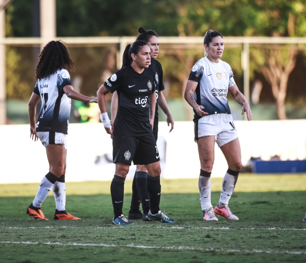 Gabi Zanotti, do Corinthians, reclama dos gramados da Libertadores Feminina: "Inadmissível" | corinthians | ge