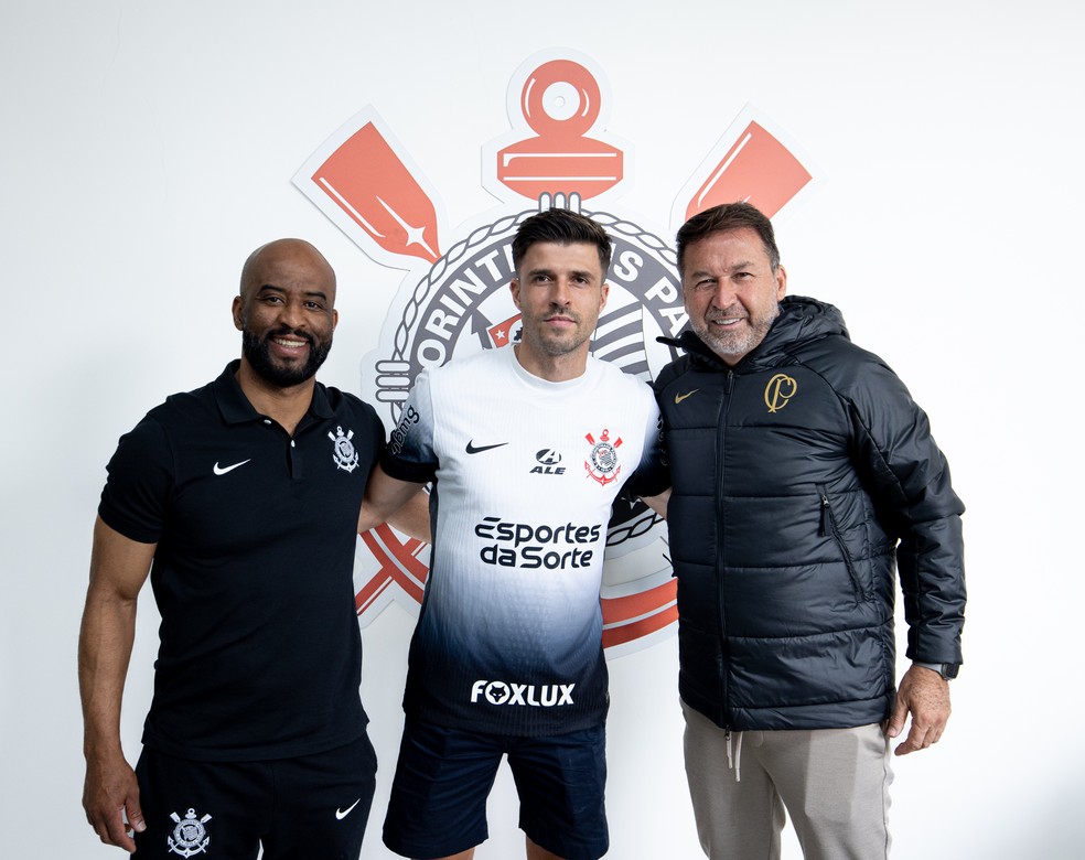 Corinthians anuncia a contratação do centroavante Héctor Hernández | corinthians | ge