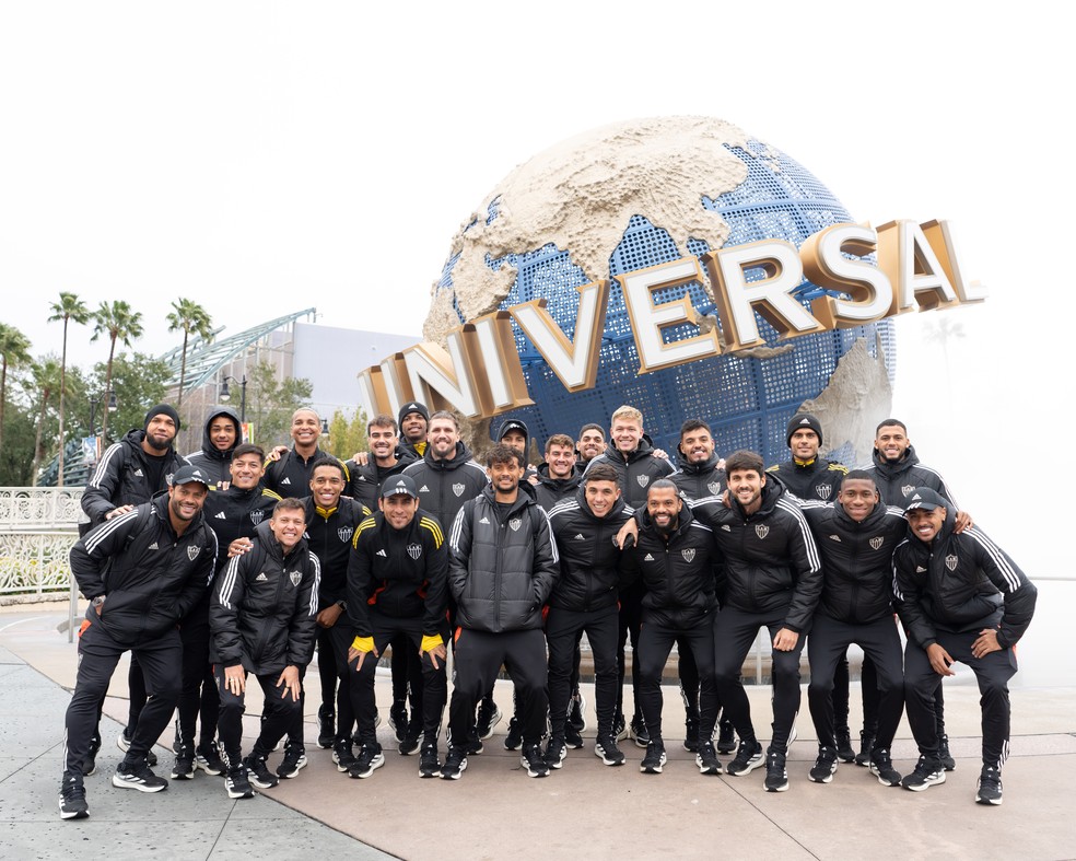 Jogadores do Atlético-MG visitam parque em Orlando na folga | atlético-mg | ge