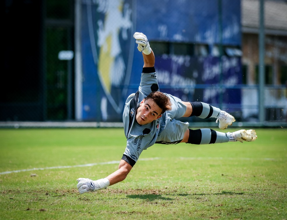 Vasco empresta goleiro Lecce, de 19 anos, para o América-MG | vasco | ge