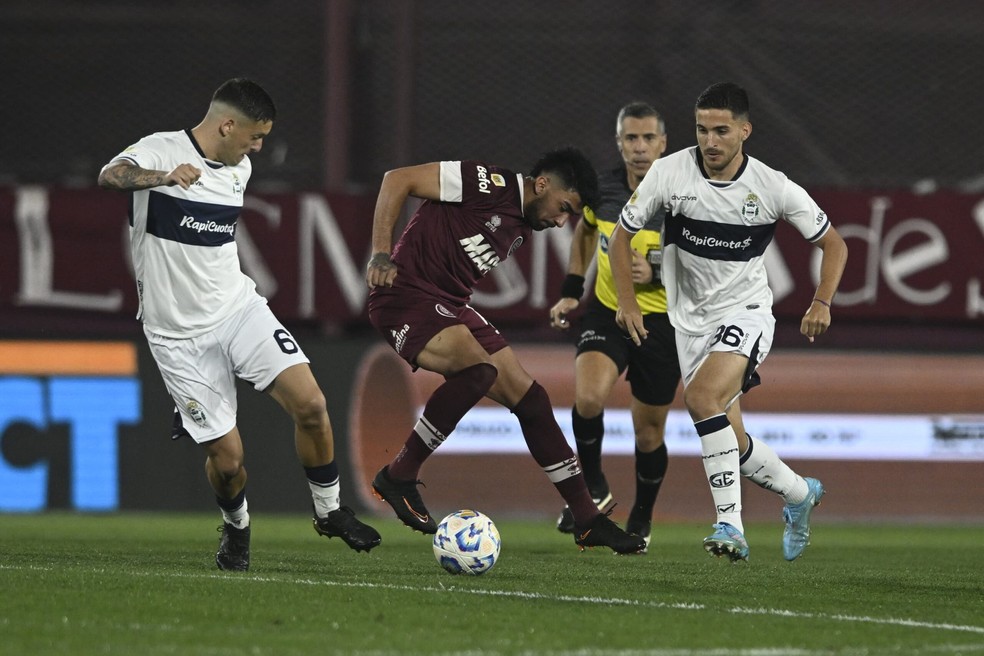 Rival do Cruzeiro, Lanús completa dois meses de jejum no Argentino e perde titulares para semifinal | cruzeiro | ge