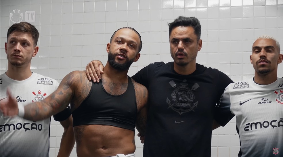 Bastidores: Memphis faz discurso no vestiário do Corinthians e cobra: "Precisamos ganhar títulos" | corinthians | ge