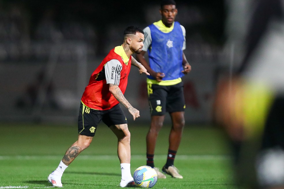 Escalação do Flamengo: Michael tem chance de estrear; veja vídeo de finalizações do reforço | flamengo | ge