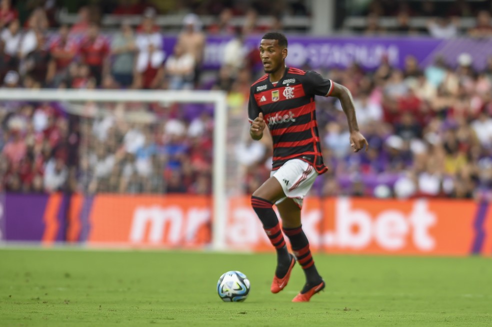 Cleiton vai para os Estados Unidos e se junta ao elenco do Flamengo na pré-temporada | flamengo | ge