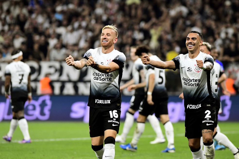 Pedro Henrique dirigindo? Atacante explica comemoração de gol em vitória do Corinthians | corinthians | ge