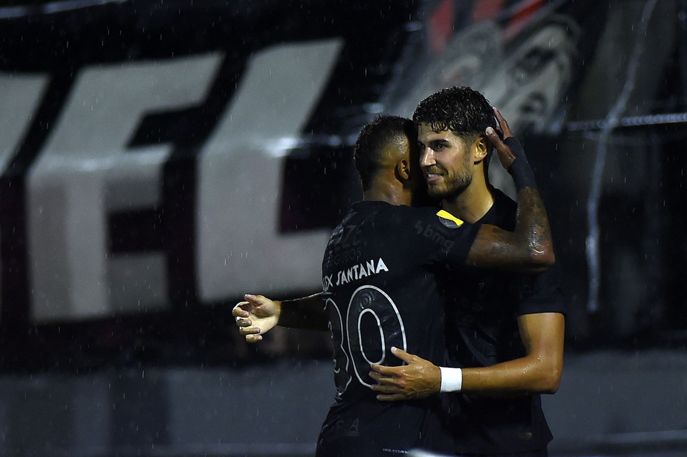 Pedro Raul quebra jejum de nove meses no Corinthians e assegura: "Voltei com outra cabeça" | corinthians | ge