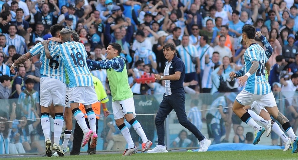 "Um louco lindo": rival do Cruzeiro em terceira final, técnico tem energia e amor pelo Racing destacados | cruzeiro | ge