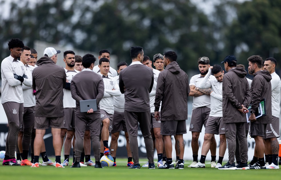 Entenda por que o Corinthians recusou ofertas de pré-temporada no exterior e vai ficar no Brasil | corinthians | ge