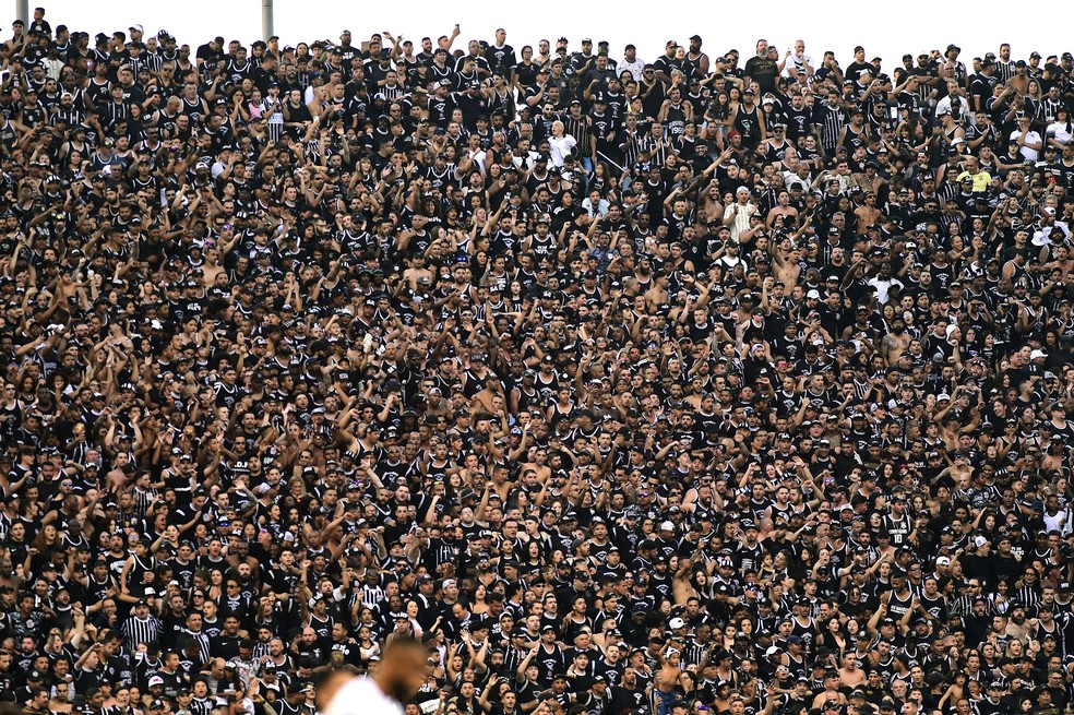 Torcida do Corinthians esgota ingressos para jogo que deve marcar estreia de Memphis Depay | corinthians | ge